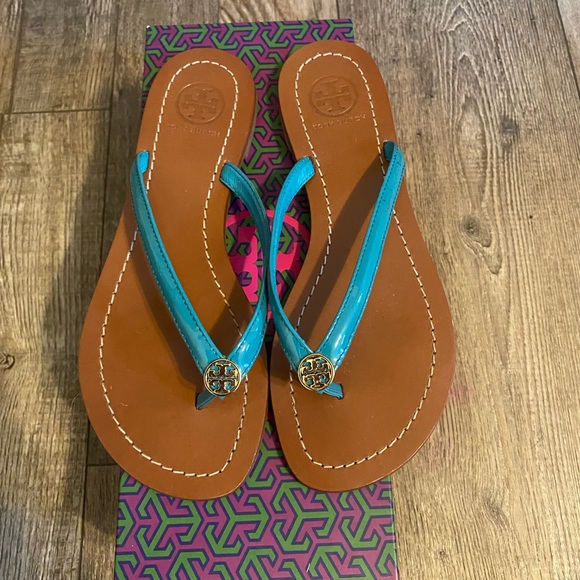 Tory Burch Patent leather Sandals - Picture 8 of 15